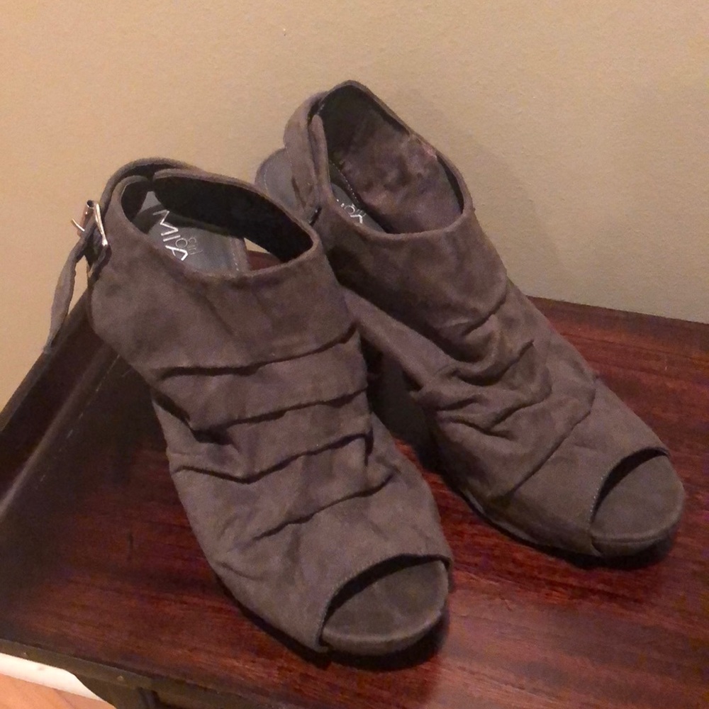 Mia Girl Grey Suede Shoes